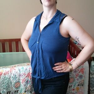 Sleeveless blue button down tie front top